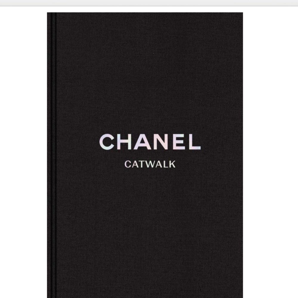 NEW*Bundle*CHANEL Cosmetic Bag +Decor Table Book! - Picture 4 of 16